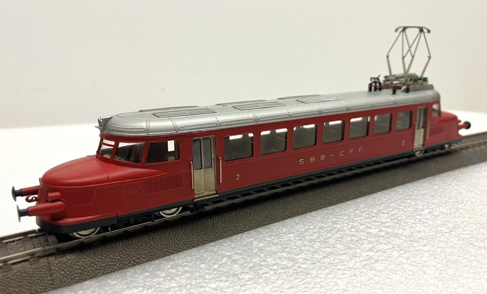 Swiss Modelleisenbahnen: smf ag CHF 1981 H0= schöner roter Pfeil - Messing Swiss Made – Gebraucht aus Thun von retoolinoo 1