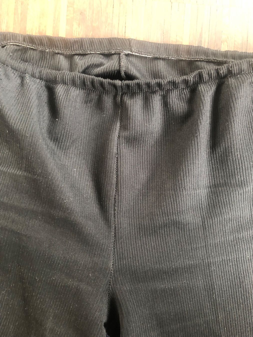 Pantaloni: Schwarze Freizeithose, Kurzgrösse 24 – Usato da Basel venduto da anna123456789 1