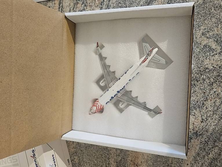 Kits de montage: Modell Airbus A320 Edelweiss HB-JLT – Neuf avec emballage d'origine à Nürensdorf par Liechtenauer 1