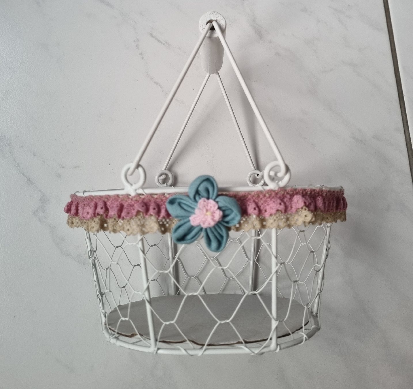 Tutte le decorazioni: Dekokorb mit Henkel Vintage weiss rosa – Usato da Nottwil venduto da Janny77