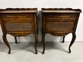 2 Nachttische Louis XV Stil – Vintage Paar mit Geflecht
