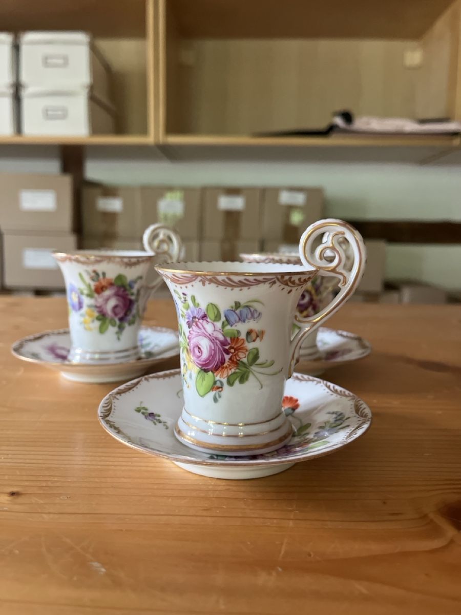 Tasses: 3 Tassen mit Untertassen Blumenmuster – D'occasion à Fischenthal par luc_82dg 1
