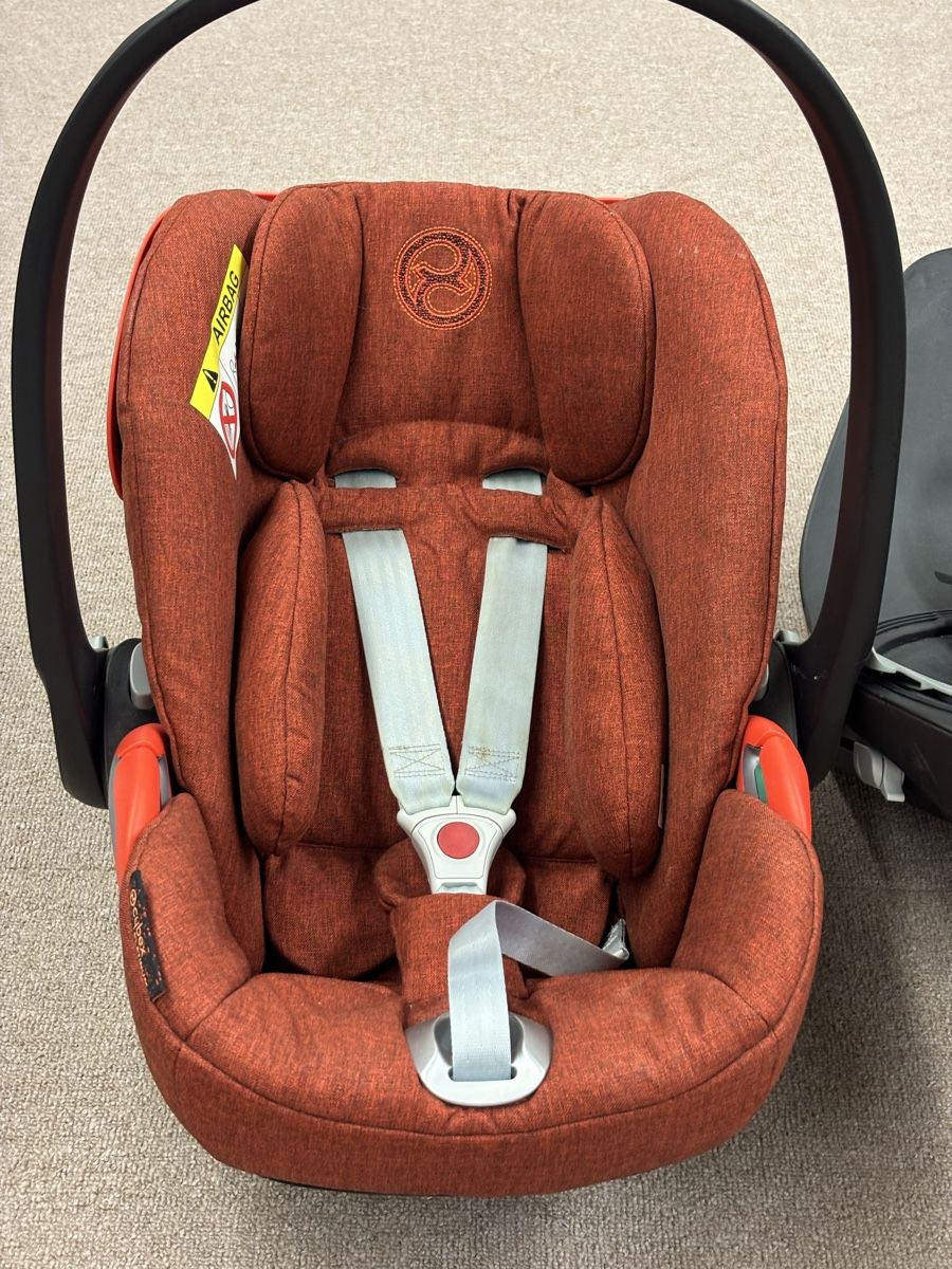 Cybex Porte-bébés ventraux & dorsaux: Babyschale – D'occasion à Pfungen par cio_cj95