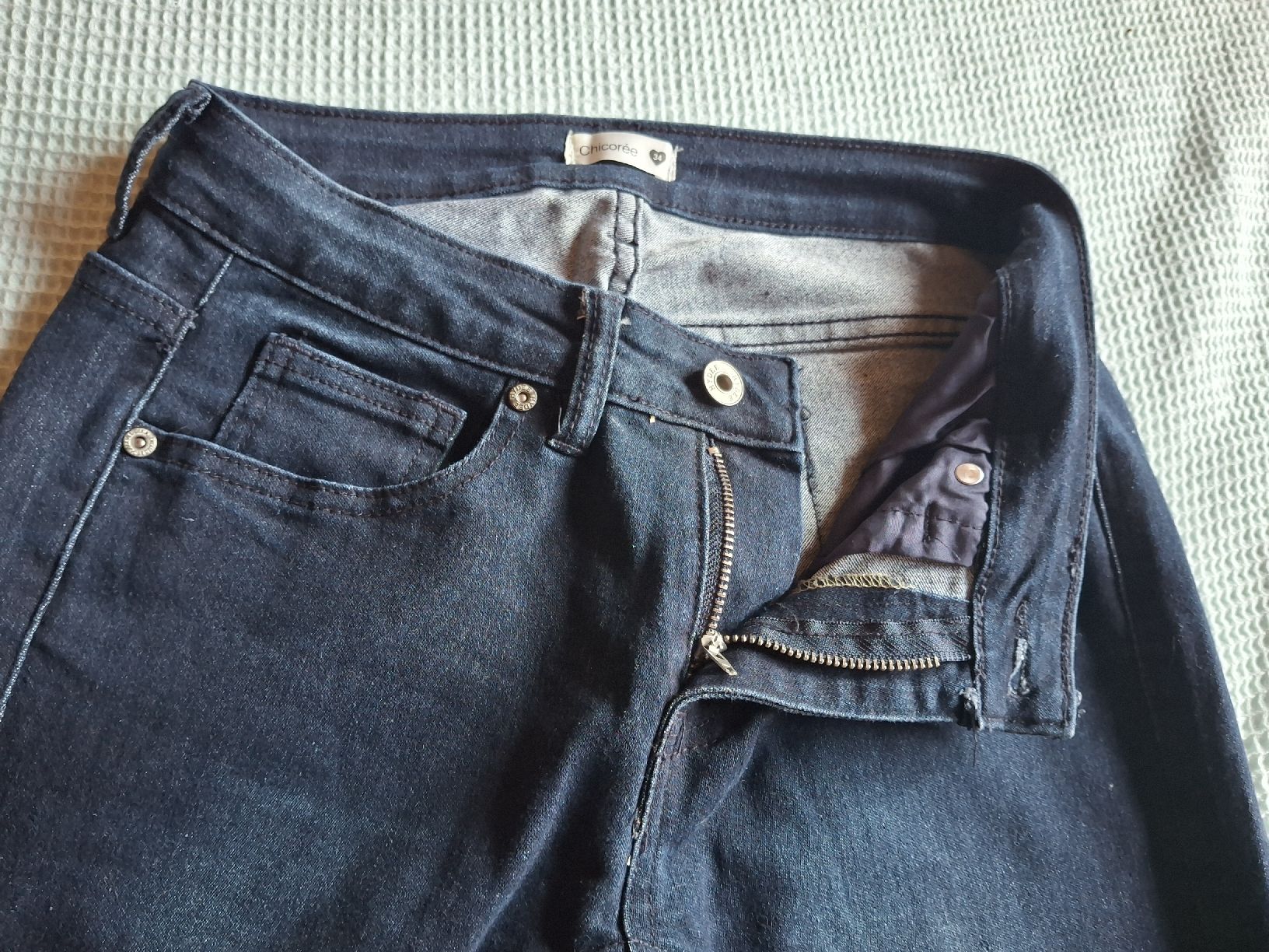 Jeans: Pantalon jeans noir taille 34 marque Chicorée  – Usato da Villiers venduto da san_jn5w 4
