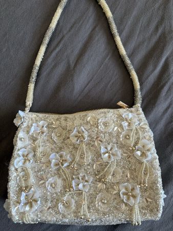 Handtasche bestickt weiss mit Perlen und Blumen
