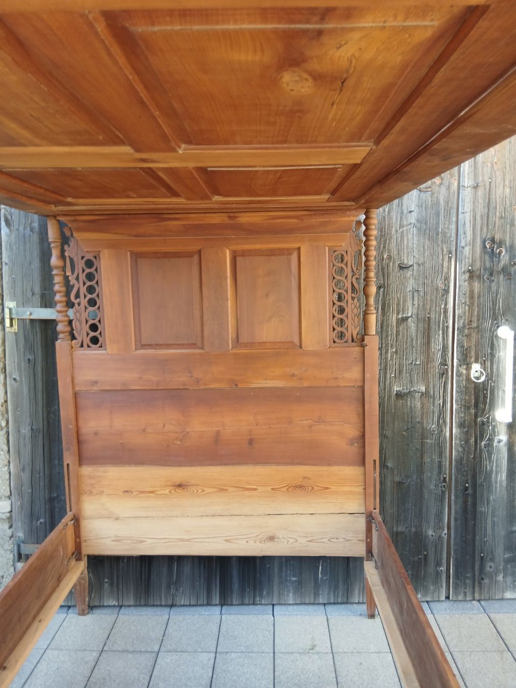 Betten: Himmelbett Antik – Gebraucht aus Freienbach von Suurer 1