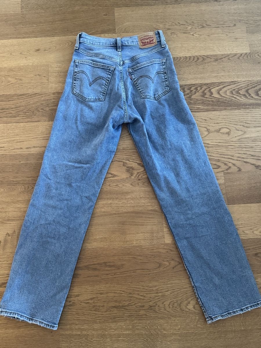 Levi's Jeans: Levis Ribcage Straight – Usato da Rotkreuz venduto da she_8nyq 1