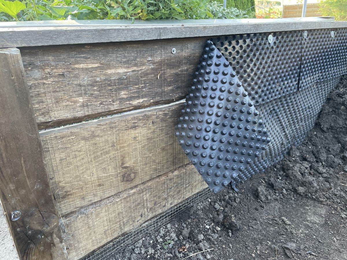 Articoli in legno: Eichenbretter für Hochbeet – Usato da Turbenthal venduto da Bucher61 3