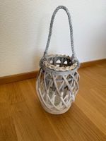 Schöne Laterne/Windlicht aus Korbgeflecht, neuwertig