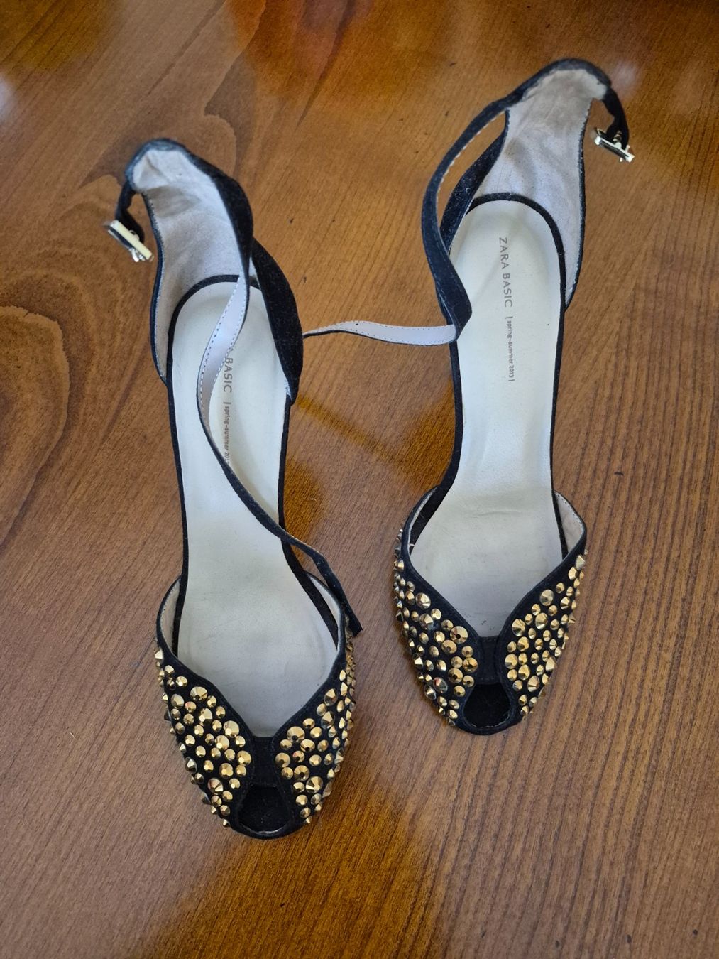 Zara Scarpe da donna: Zara Basic High Heels, schwarz, Grösse 37 mit Nieten! – Usato da Volketswil venduto da ald_2x9b