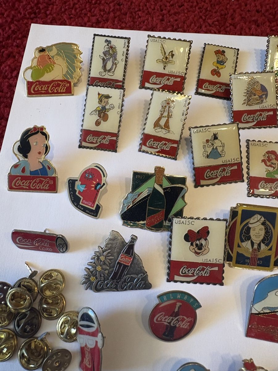 Broschen & Nadeln: Mehr als 40 Stuck coca Cola Pins – Gebraucht aus Murten von Tzaugg 3