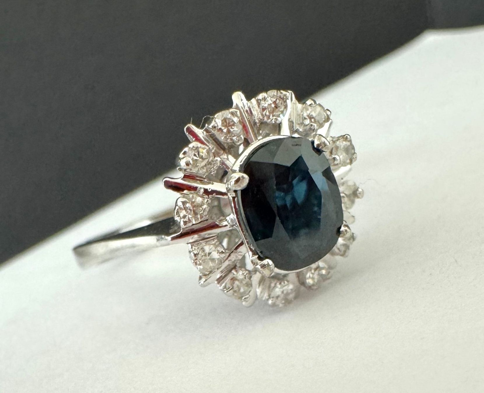 Anelli: Weissgold Ring 585 gestempelt mit Saphir & Diamanten – Usato da Ebikon venduto da repatrick 5