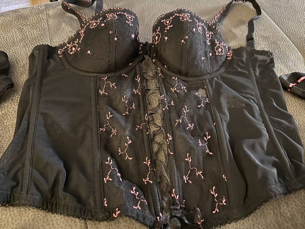 Altra biancheria intima: Wunderschönes Dessous-Set (einmaliger Gebrauch) – Usato da Lyss venduto da chr_p9zd 1