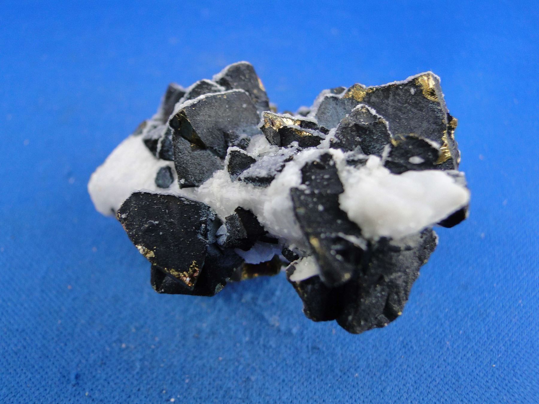 Mineralien & Heilsteine: Chalkopyrit auf Calcit – Gebraucht aus Schinznach Bad von Demerald 4