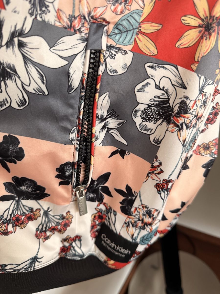 Giacche: Calvin Klein floral bomber jacket, size S – Usato da Zürich venduto da Vikkinikki 1