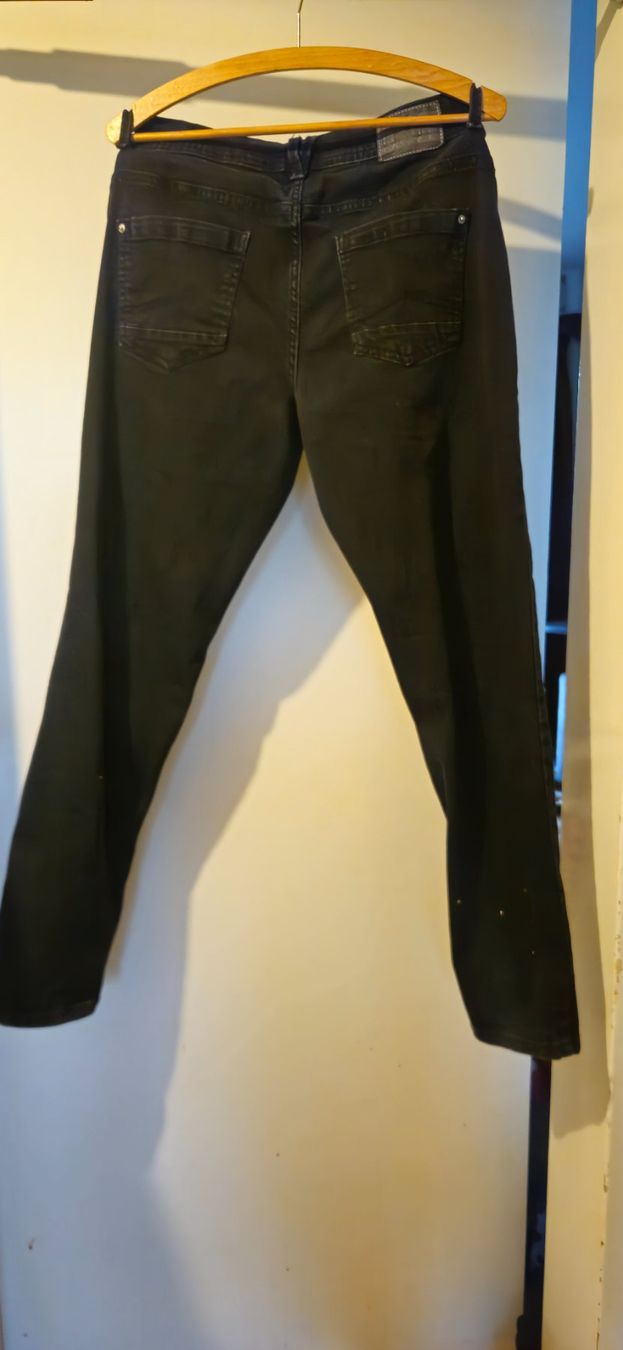 Cecil Jeans: Schwarze Cecil Jeans, Gr. 30, Top Zutsand – Usato da Basel venduto da NikaV13 1