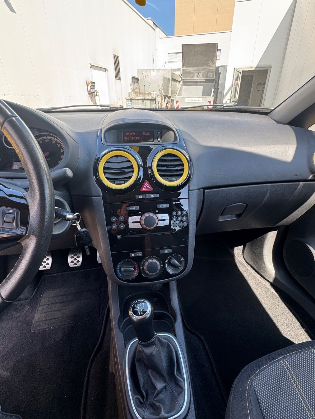 Opel Automobili: Opel Corsa D Sport – Usato da Rheinfelden venduto da adidas1984 7