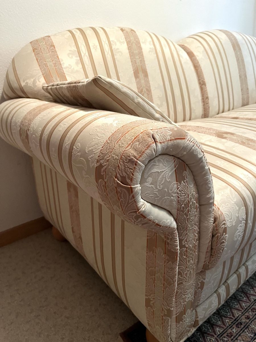 Sofas: Zweier Sofa – D'occasion à Schlieren par tatiana777 2