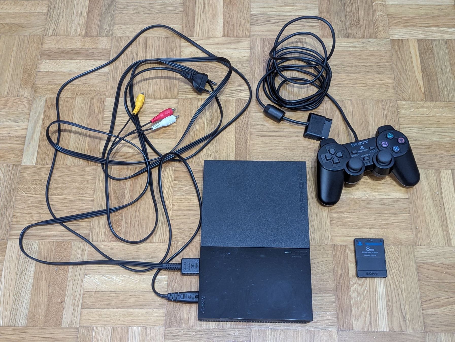 Sony Console: PS2 Slim, Controller, Memory Card, Kabel und Retro Party Set – Usato da Rothenburg venduto da Hispeed 1