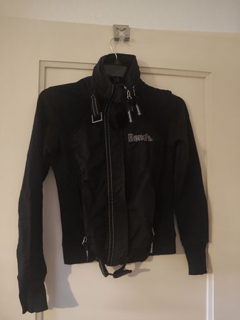 Bench Jacke Schwarz Groesse S guter Zustand