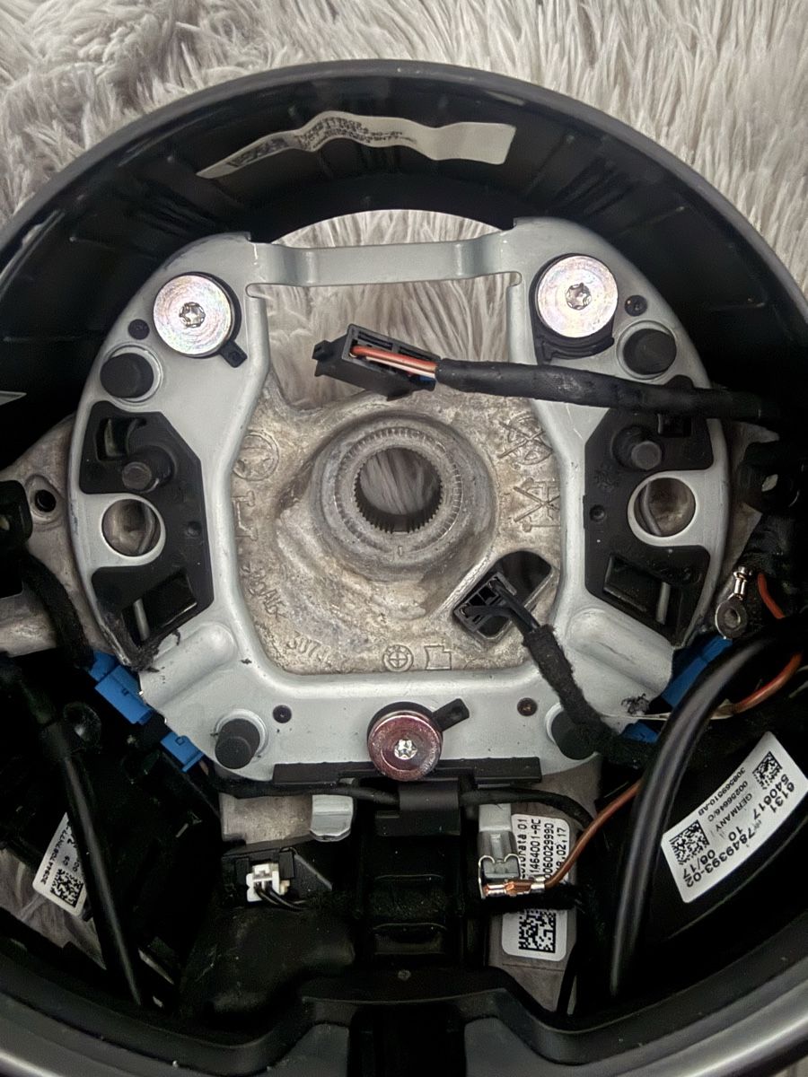 BMW Tutti pezzi di ricambio auto: BMW M2 M3 M4 Lenkrad original – Usato da Ballwil venduto da Red3 1