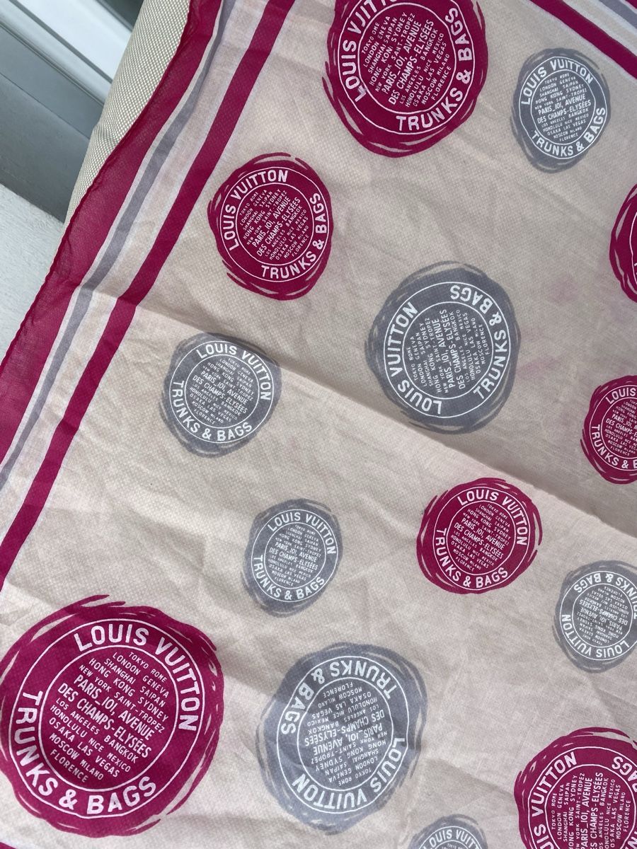 Louis Vuitton Foulards, Tücher & Schals: Foulard Louis Vuitton – Gebraucht aus Le Grand-Saconnex von pli_y8w9 2