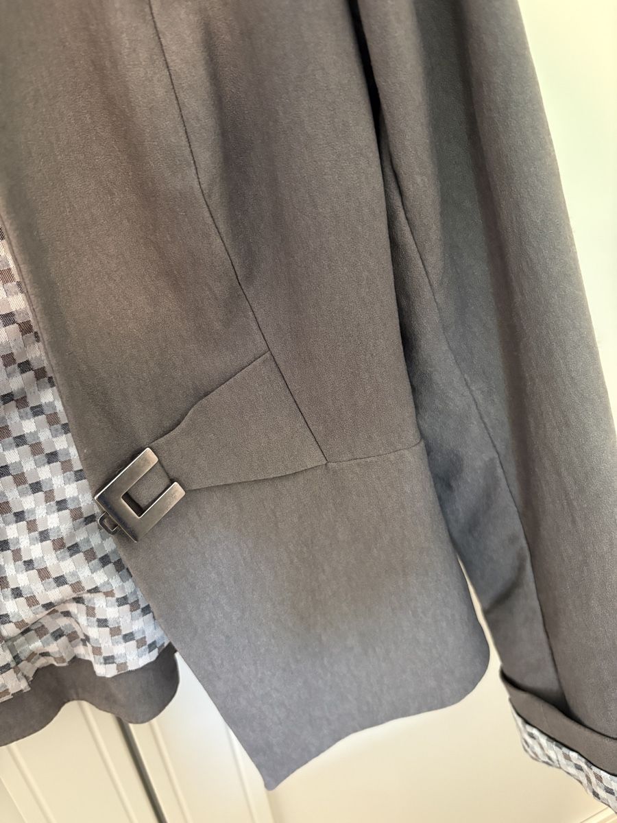 Vestes: Grey viscose veste 38 – D'occasion à Rolle par gos_2xy5 2