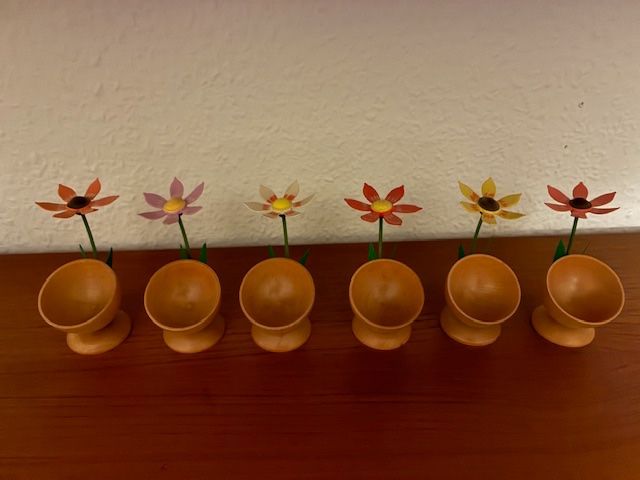 Altre Stoviglie: 6 wunderschöne Holz-Eierbecher mit Blumenmotiv – Usato da Oberwil BL venduto da chr_ygn5