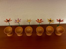 6 wunderschöne Holz-Eierbecher mit Blumenmotiv