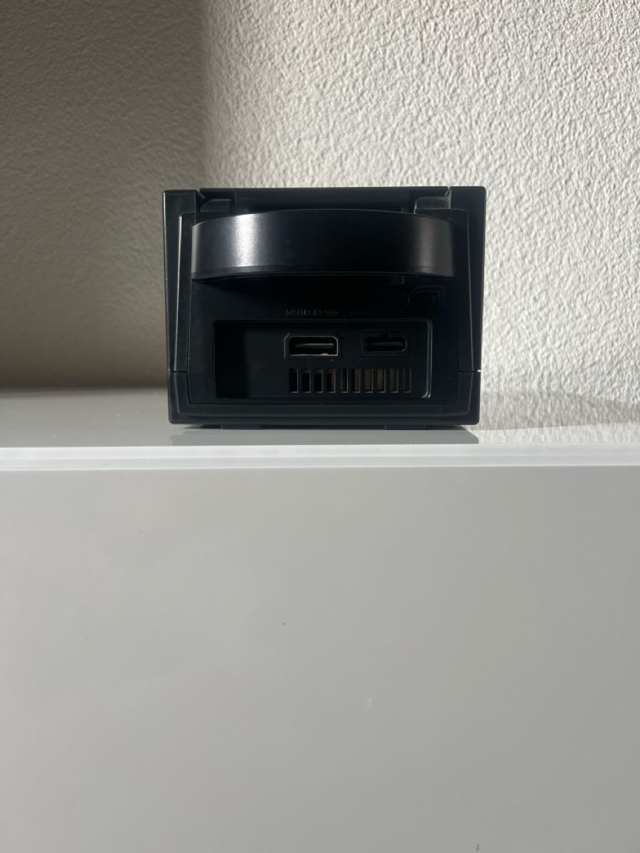 Nintendo Konsolen: Nintendo GameCube Konsole mit zwei Controllern – Gebraucht aus St.Ursen von P.Carrel 1