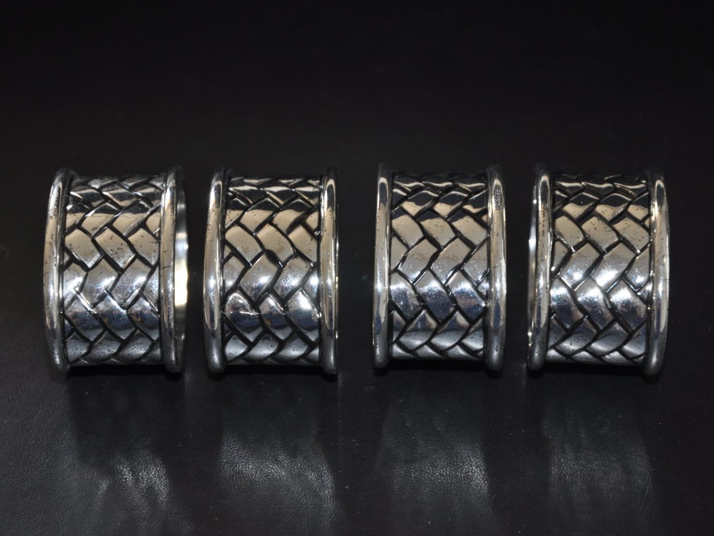 Sonstige Dekorationen & Accessoires: 4 Serviettenringe mit Flechtmuster, Metall, Vintage – Gebraucht aus Boll von Theodora15 4