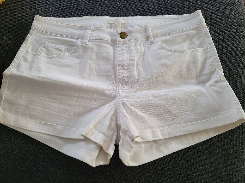 Pantaloni: Short femme – Usato da Ecuvillens venduto da loloall 2