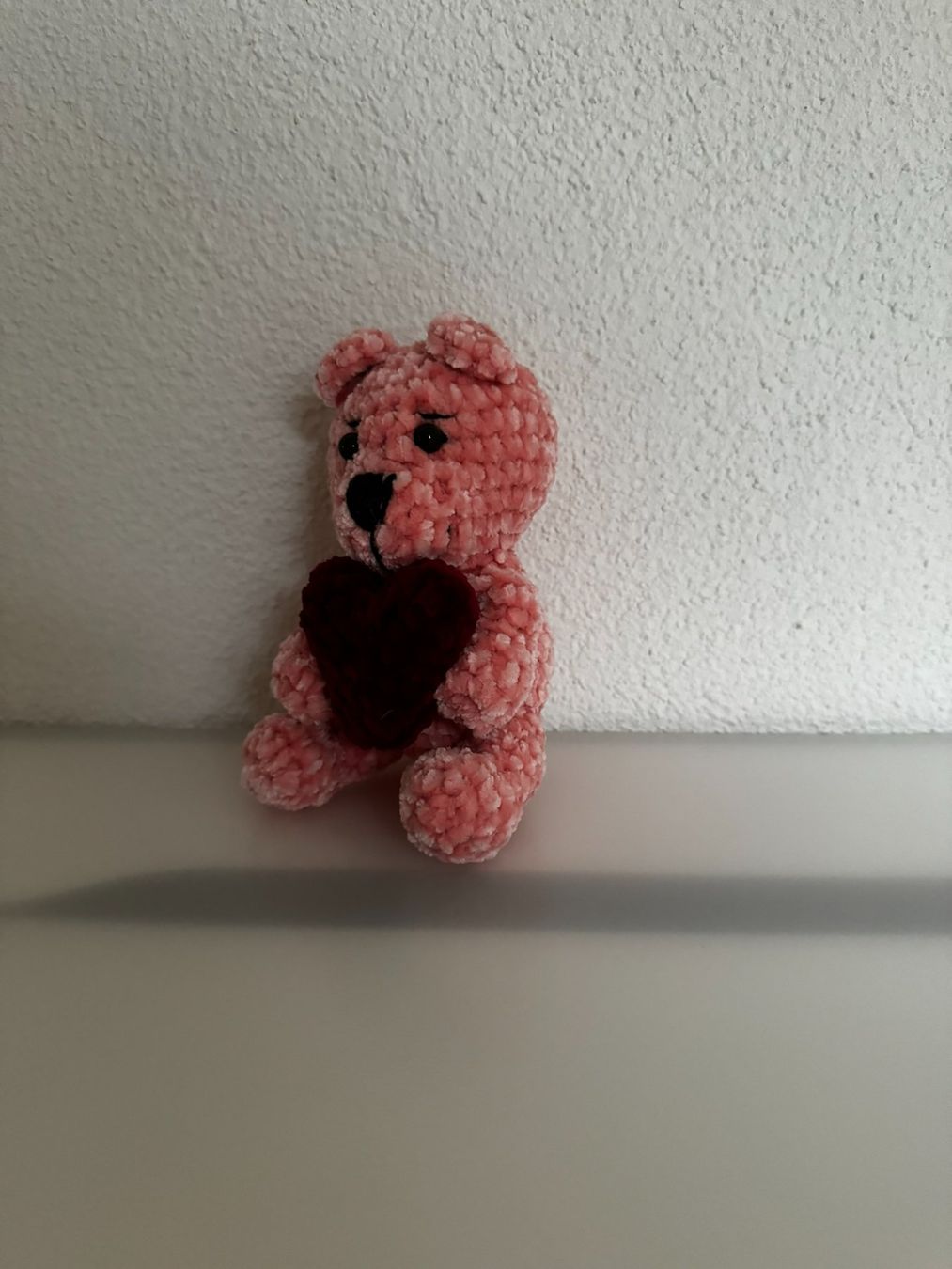 Giocattoli: Teddybär mit Herz - Selbstgestrickt  – Nuovo e nell'imballaggio originale da Basel venduto da Nermin00