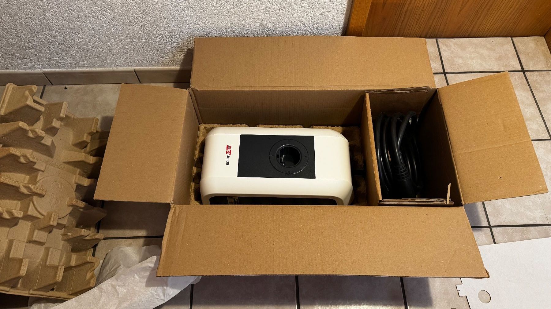 SolarEdge Batterie-Ladegeräte: Solar Edge EV charger SE-EVK22C00 – Gebraucht aus Chézard-St-Martin von Flytox 1