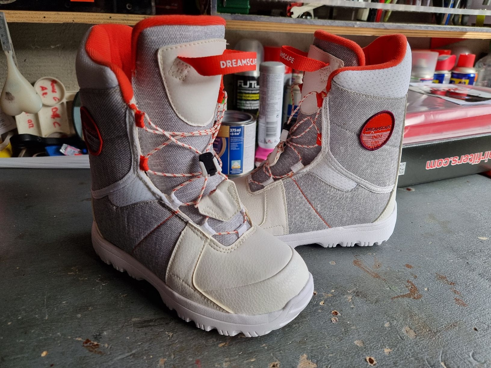 Chaussures hommes: boots snowboard enfant 33-34  – D'occasion à Enney par poussincui