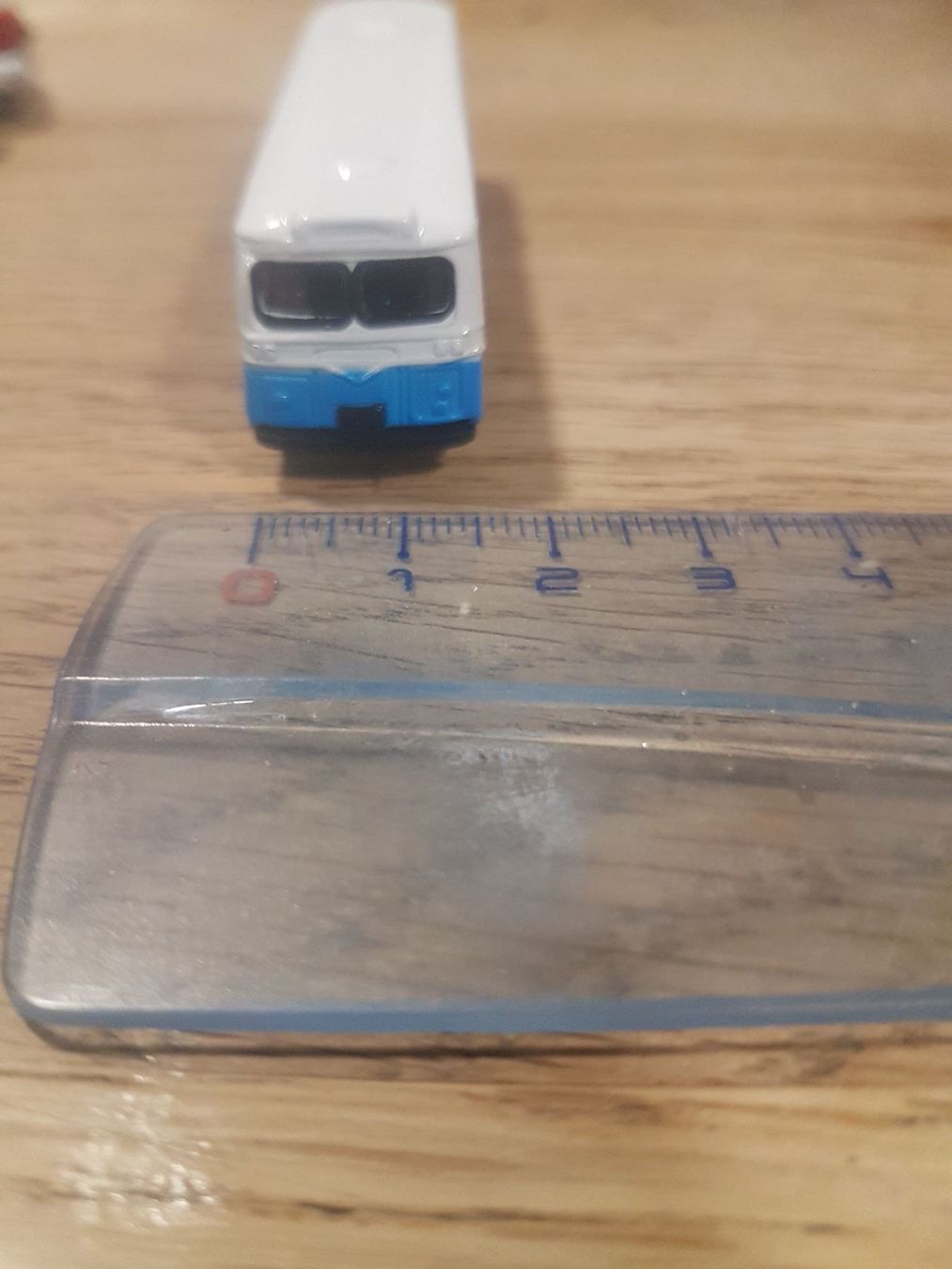 Modelleisenbahnen: Très beau car bleu et blanc – Neu und originalverpackt aus Saxon von Sebdem 2