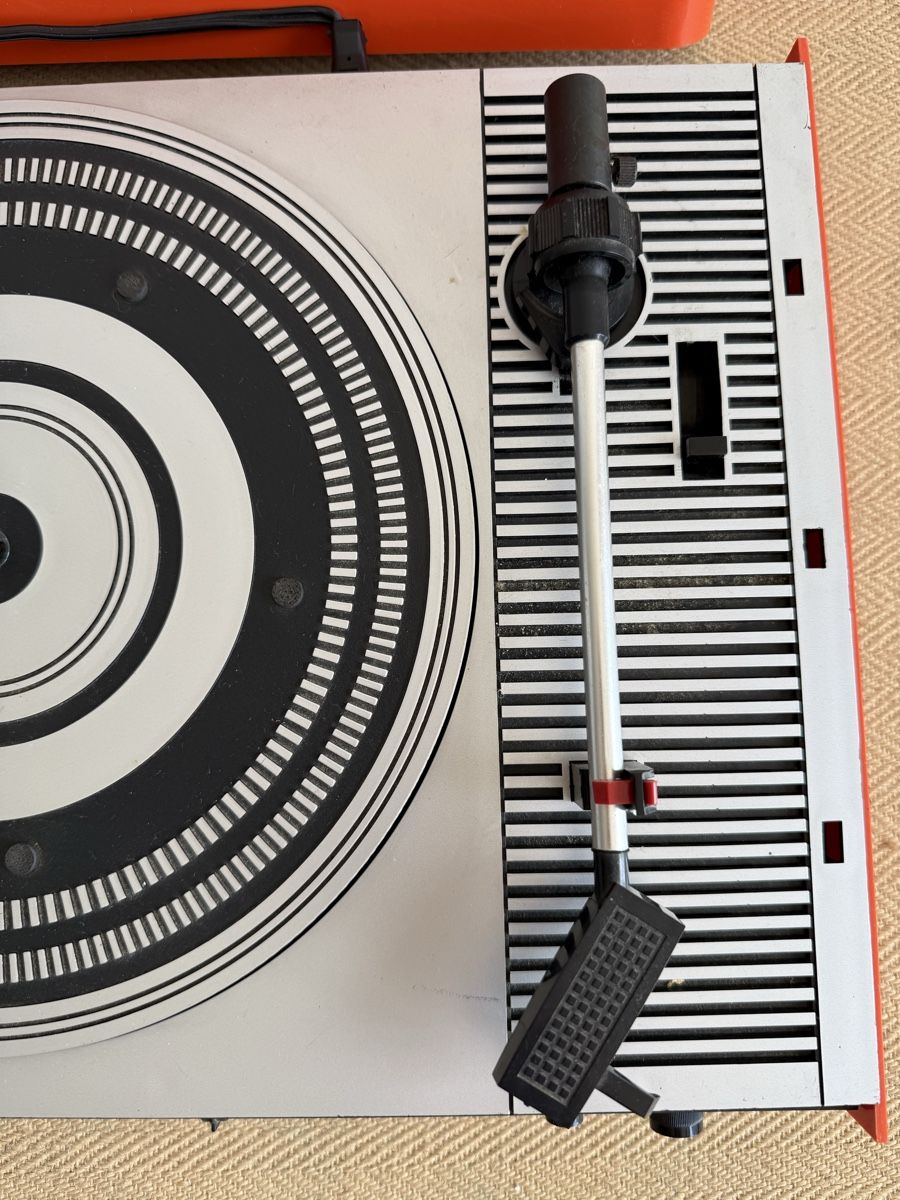 Tourne-disques: Vintage Plattenspieler INTEL Phonokoffer Compact  – D'occasion à Konolfingen par petzipetz 3