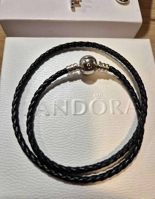 Armbänder & -reifen: Bracelet Pandora avec 5 charms – Gebraucht aus Lausanne von Fabinon 2