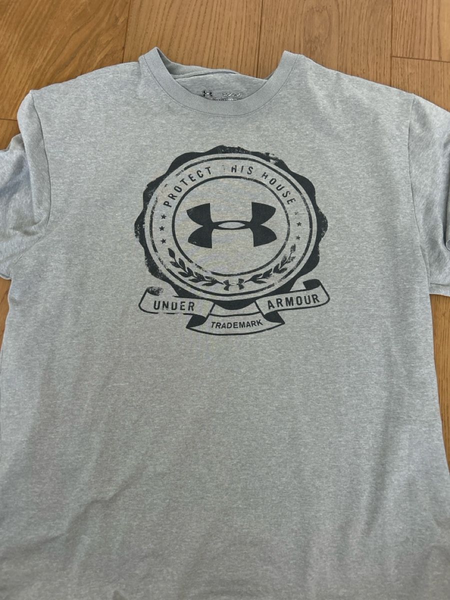 Under Armour T-shirts: Sportshirt Under Armour Gr.M – D'occasion à Fraubrunnen par alne777