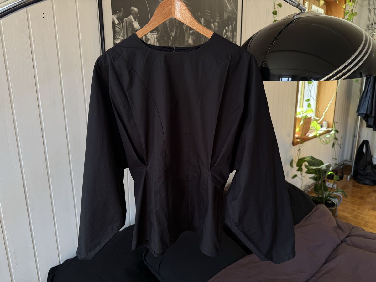 Malene Birger Camicette: Schwarze Bluse von Malene Birger, Grösse 36 – Usato da Allmendingen b. BE venduto da naluwe