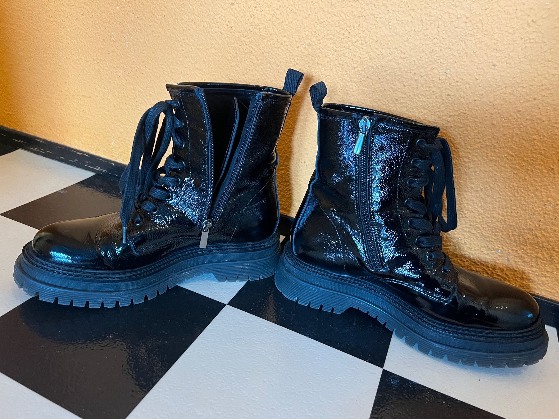 Scarpe da donna: Passo per Passo Lackleder-Boots – Usato da Luzern venduto da HeikeHasi 1