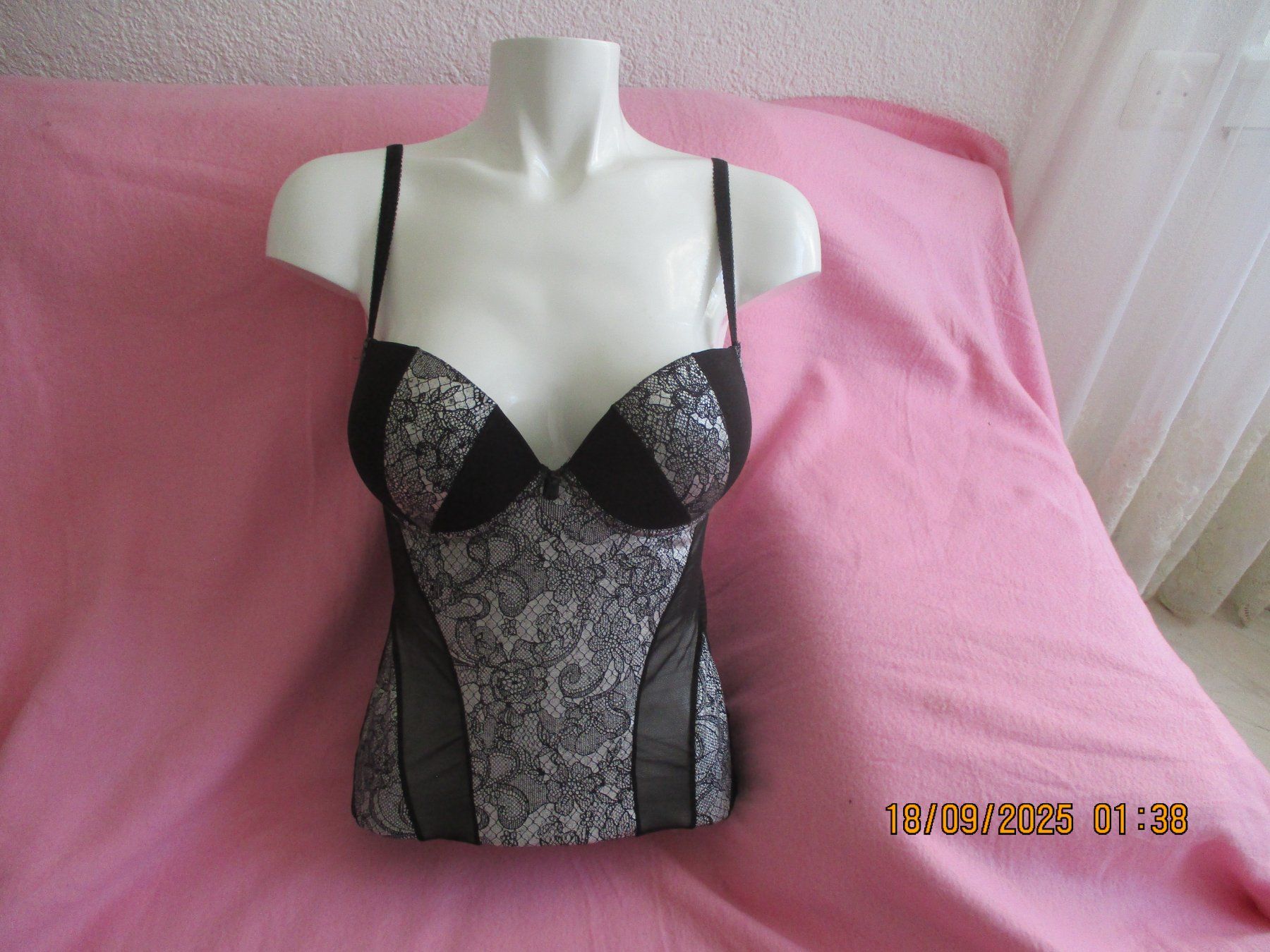 Altra biancheria intima: Neuer Bustier – Nuovo (secondo la descrizione) da Zürich venduto da elena_99