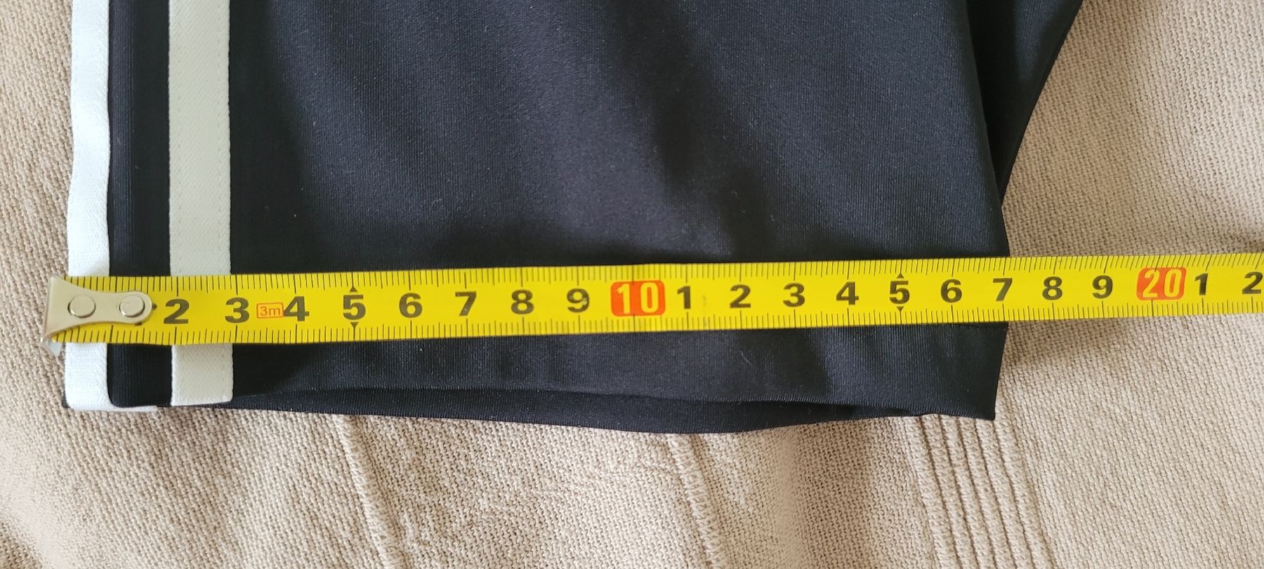 Adidas Leggings: ADIDAS Short noir - Taille 38 – Nuovo (secondo la descrizione) da Genève venduto da Tanaa_12 5