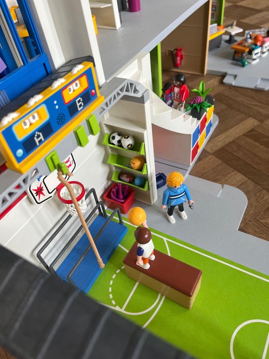 Playmobil Jouets: Playmobil Schule inkl. Turnhalle – D'occasion à Spiegel b. Bern par Capdiva 5