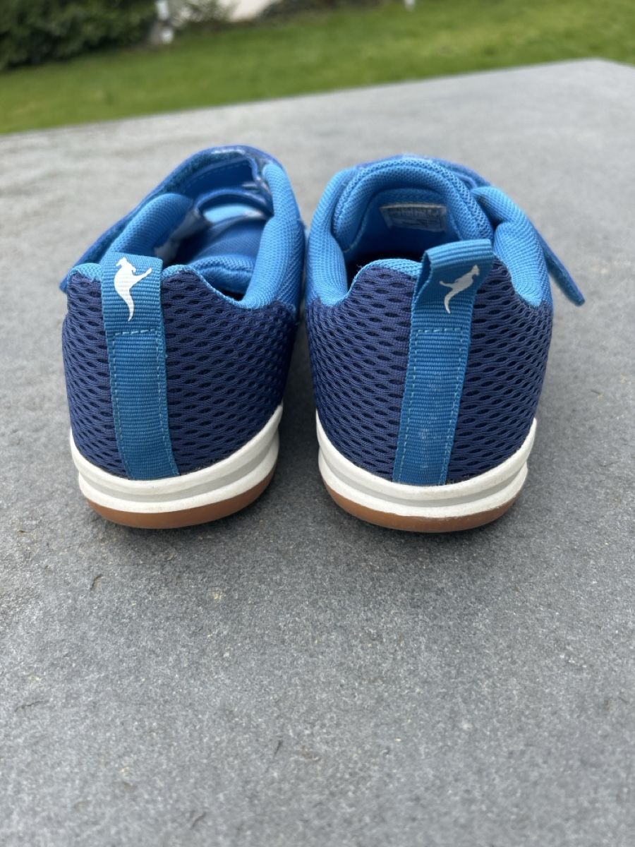 Scarpe per ragazzi: Kangaroos Schuhe, hellblau, Gr. 35 Klettverschluss Top – Usato da Arisdorf venduto da Checkmaster 3
