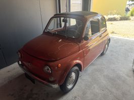 Fiat 500 Oldtimer Fahrzeug gutem Zustand