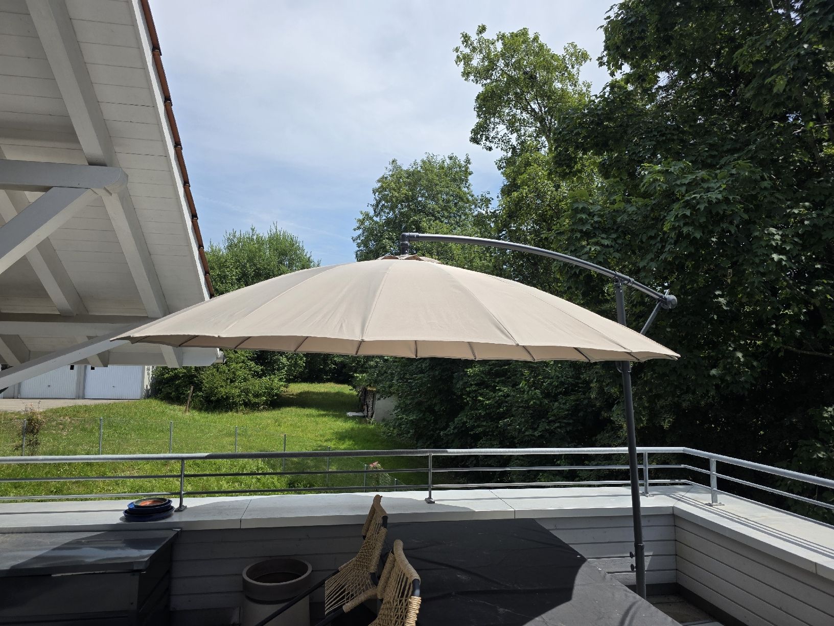 Ombrelloni: Sonnenschirm seh guter Zustand – Usato da Bäretswil venduto da Suter89 1