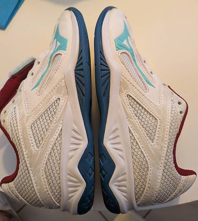 Scarpe per ragazzi: Mizuno Hallenschuhe Gr. 34 – Usato da Zuchwil venduto da Miss-Sunshine 2