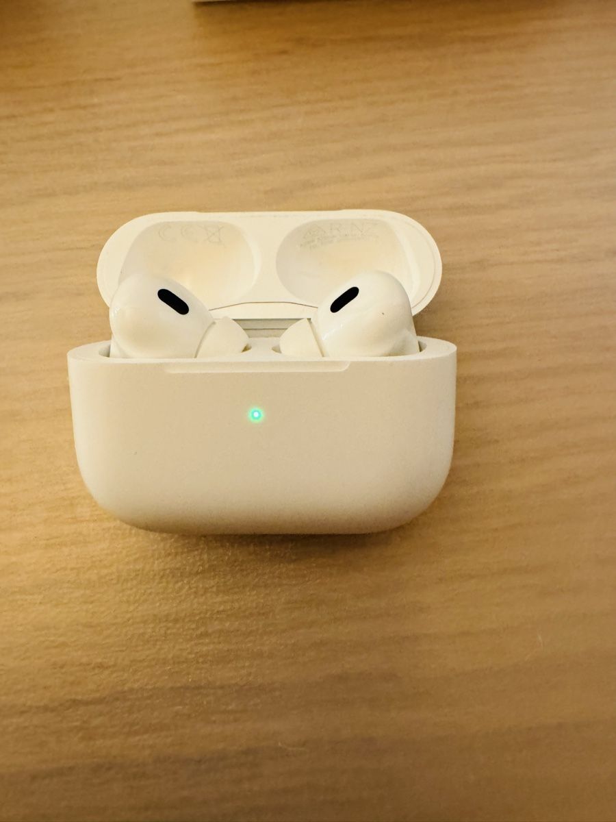 Apple Cuffie: Apple AirPods Pro 2. Generation mit Case  – Usato da Winterthur venduto da salebook 1