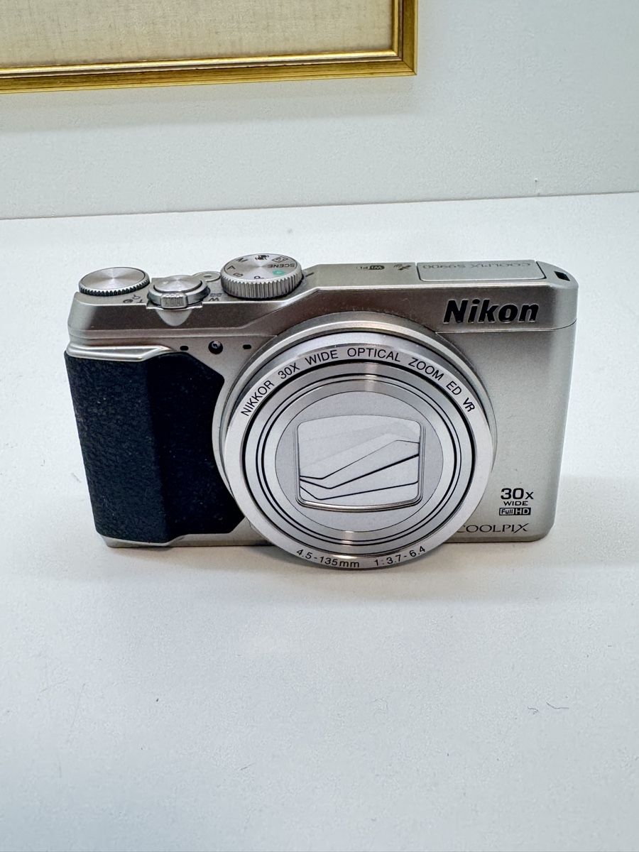 Nikon Fotocamera: Nikon Coolpix S9900 Digitalkamera silber  – Usato da Schlieren venduto da Schlieren84 1